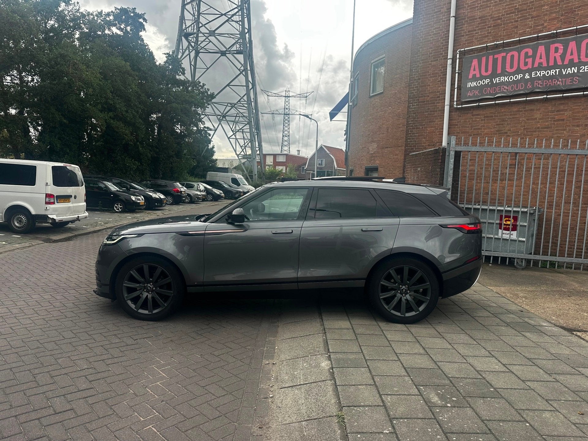 Land Rover Range Rover Velar 2.0 I4 AWD R-Dynamic HSE, Auto's, Automaat, Gebruikt, Euro 6, Leder