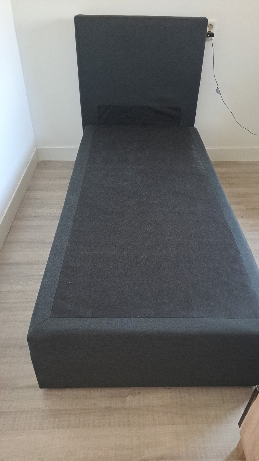 Comfortabel eenpersoons boxspring bed - Grijs, Ophalen, 90 cm, Eenpersoons, Zo goed als nieuw