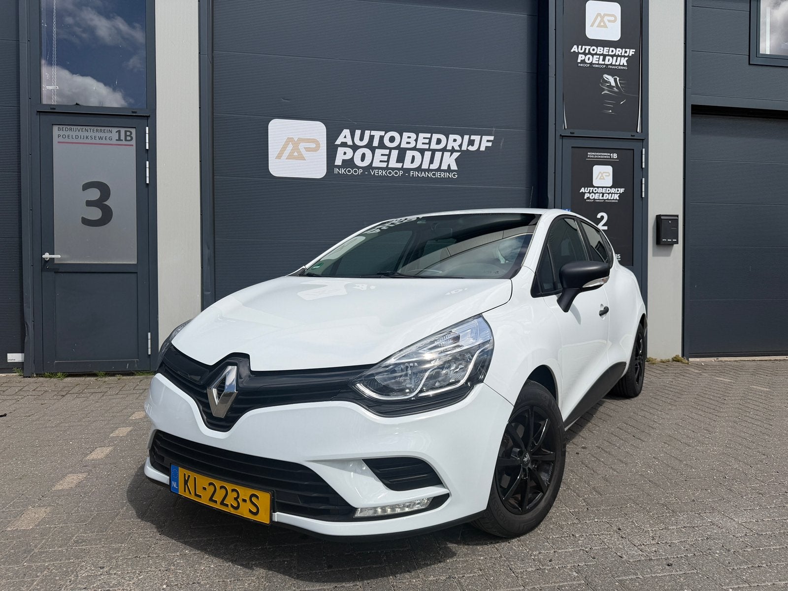 Renault Clio Energy TCe 90pk Eco2 S&S 2016 Wit Android Nap, Auto's, Voorwielaandrijving, 898 cc, Origineel Nederlands, Handgeschakeld