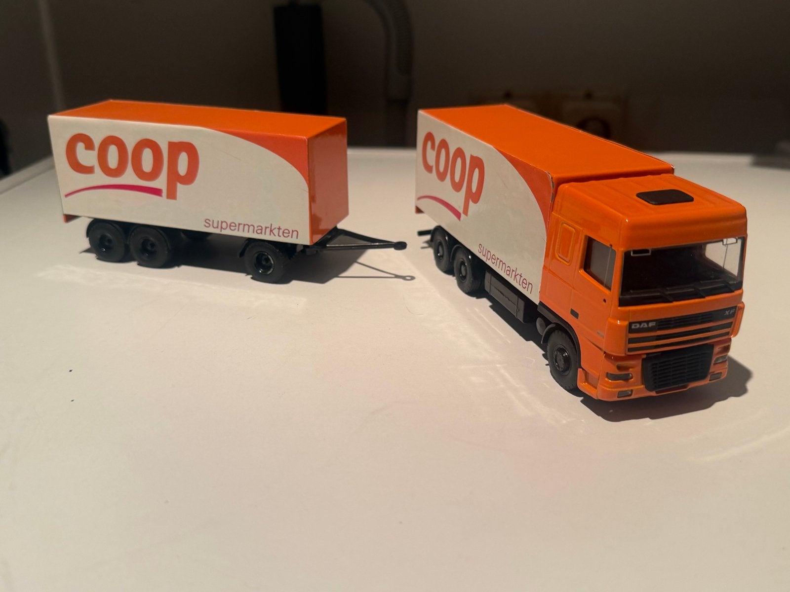 Lion Toys DAF XF Coop Supermarkten Vrachtwagen met Trailer, Ophalen of Verzenden, Zo goed als nieuw, Bus of Vrachtwagen, Lion Toys
