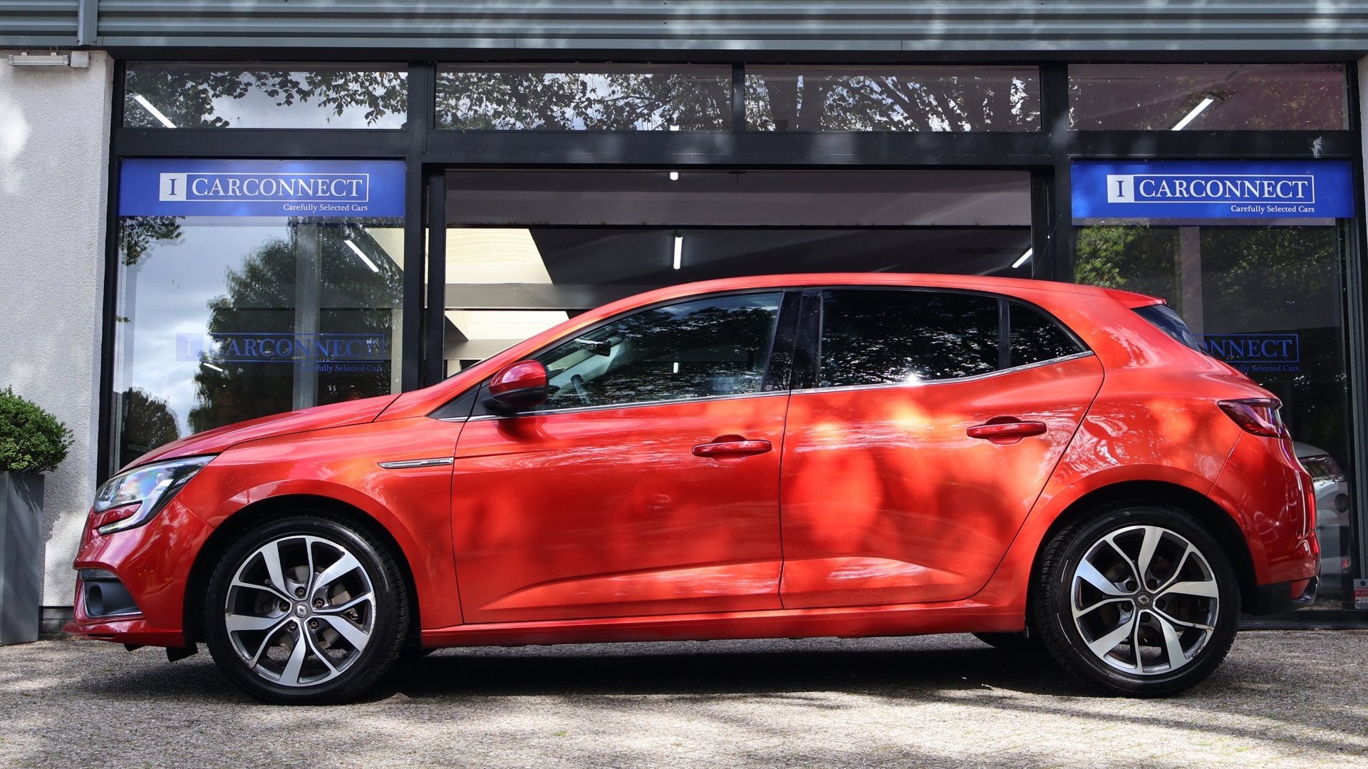 Renault Mégane 1.2 TCe Bose|PDC|LED|Navi|Vol|Distr.nieuw!, Voorwielaandrijving, Dealer onderhouden, Gebruikt, 4 cilinders