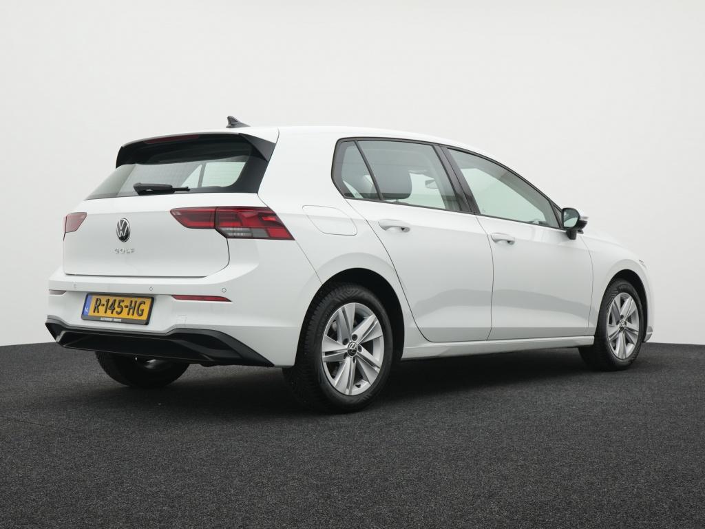 Volkswagen Golf 1.0 TSI Life | Navigatie | Vierseizoenenband, Stof, Gebruikt, 620 kg, Wit