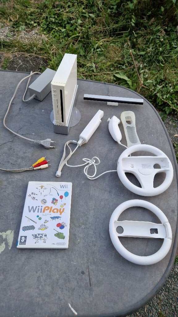 Nintendo Wii incl. accessoires, Ophalen of Verzenden, Gebruikt, Met 2 controllers, Met stuurtje