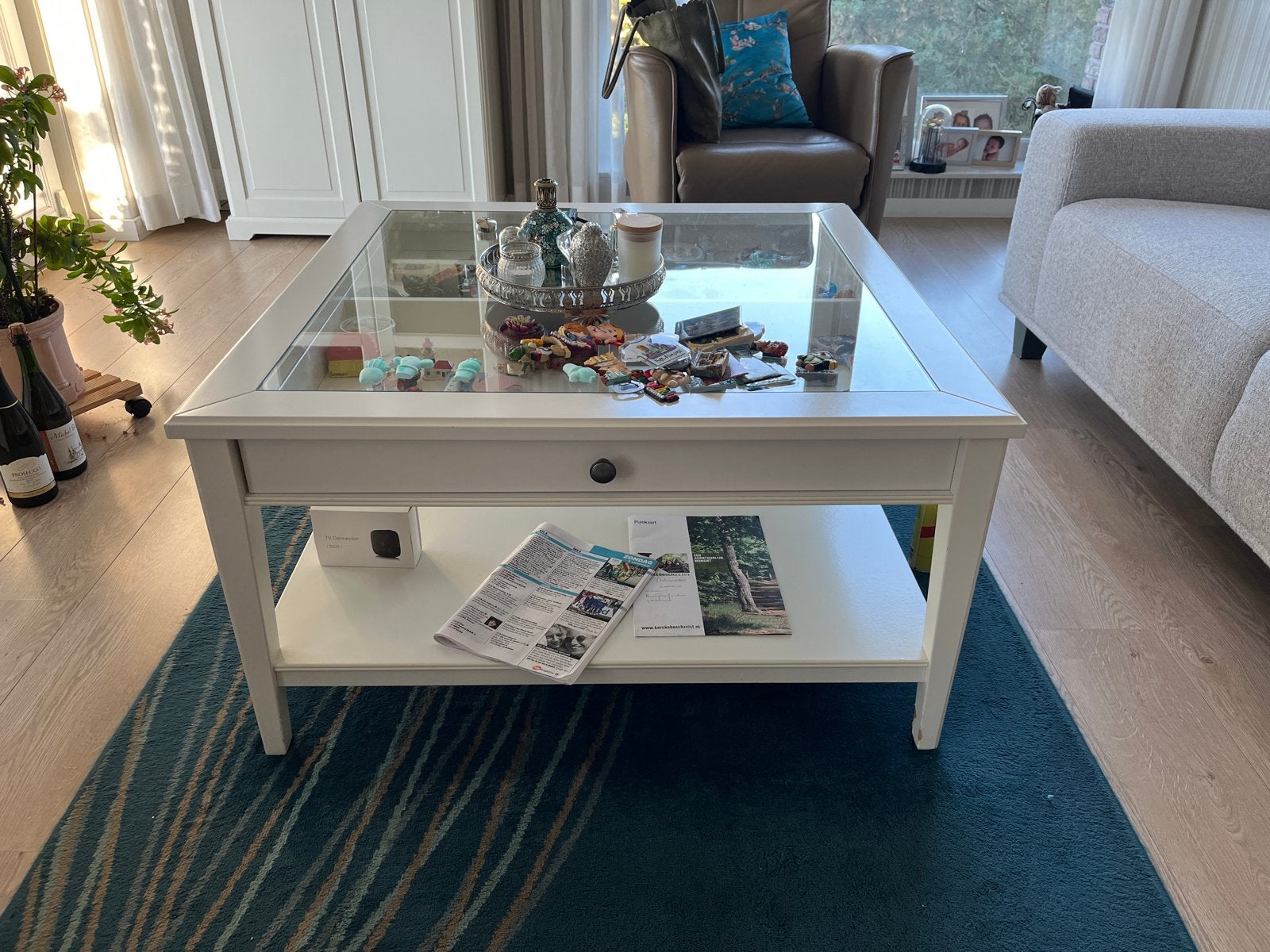 Witte salontafel met glazen blad en lade ikea hemnes, Ophalen, 50 – 75, 100 tot 150 cm, Vierkant