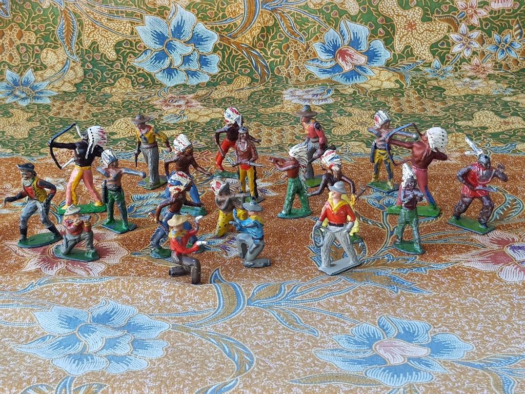21 cowboys en Indianen oud speelgoed uit Engeland van tin., Ophalen of Verzenden