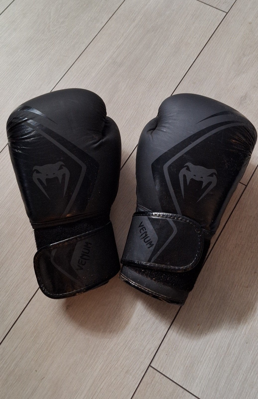venum kickbox handschoenenen, Sport en Fitness, Ophalen of Verzenden, Zo goed als nieuw, Bokshandschoenen