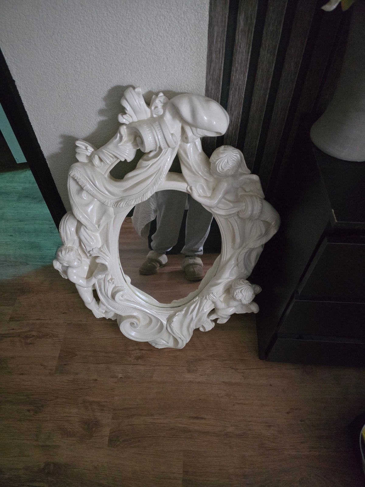 Antieke spiegel met engeltjes en sierlijke lijst, Ophalen of Verzenden, Overige vormen, 50 tot 100 cm, 100 tot 150 cm