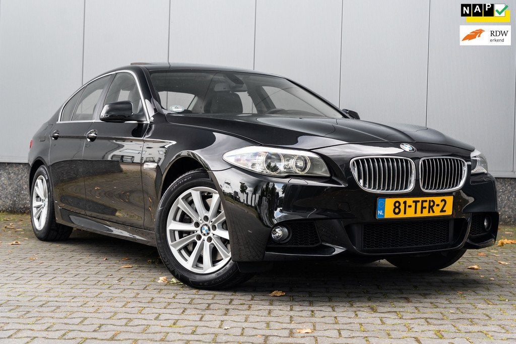 BMW 5-serie 530i F10 3.0 R6 Panodak Keyless DealerOH APK 202, Auto's, BMW, Automaat, Euro 5, Gebruikt, Zwart