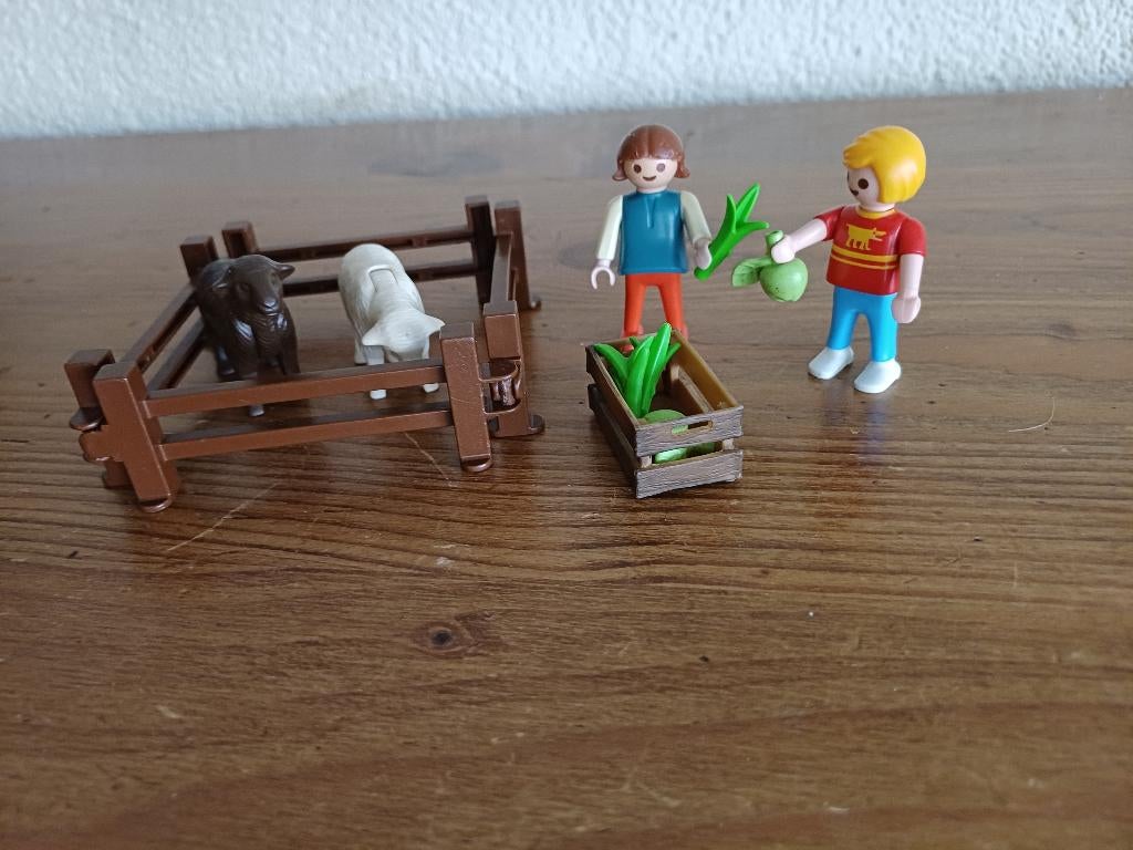 Playmobil schapen in omheining voeren.  , Ophalen of Verzenden, Zo goed als nieuw, Los playmobil