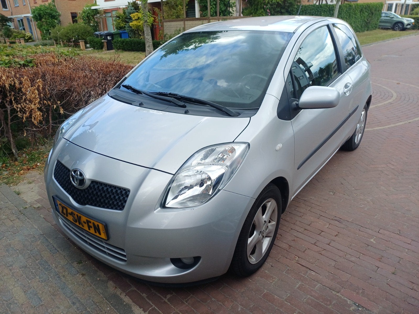 Toyota Yaris 1.3 16V Vvt-i 3DR 2006 Grijs, Auto's, Voorwielaandrijving, 40 €/maand, 4 cilinders, 995 kg