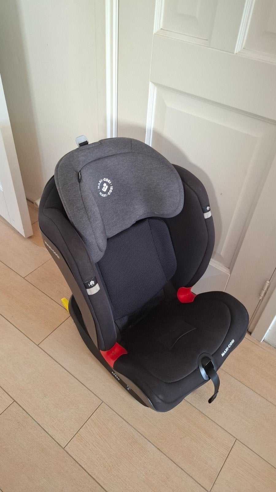 Maxi-Cosi Titan Autostoel - Zwart, Autogordel of Isofix, Verstelbare rugleuning, Ophalen of Verzenden, Zo goed als nieuw