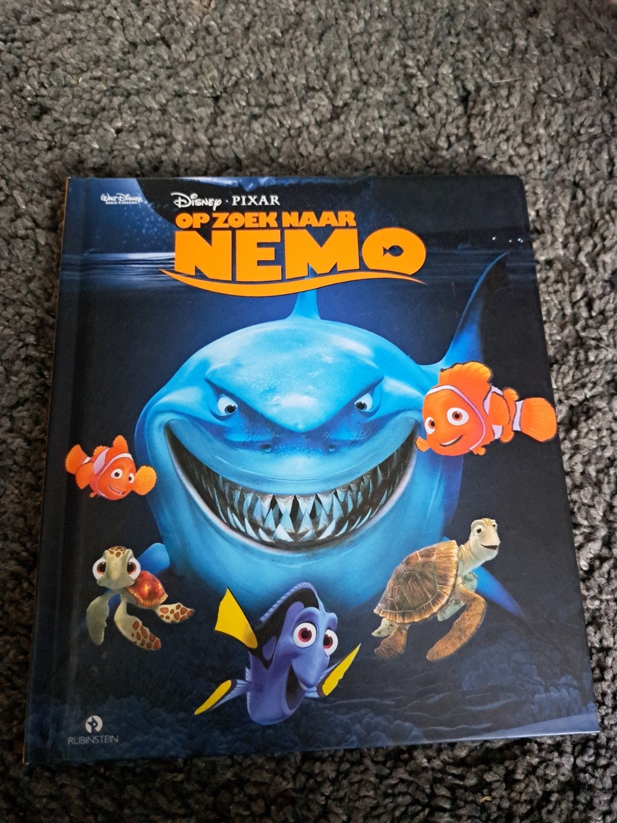 Disney Pixar Op Zoek Naar Nemo Boek met CD, Ophalen of Verzenden, Zo goed als nieuw, Disney Pixar, Sprookjes