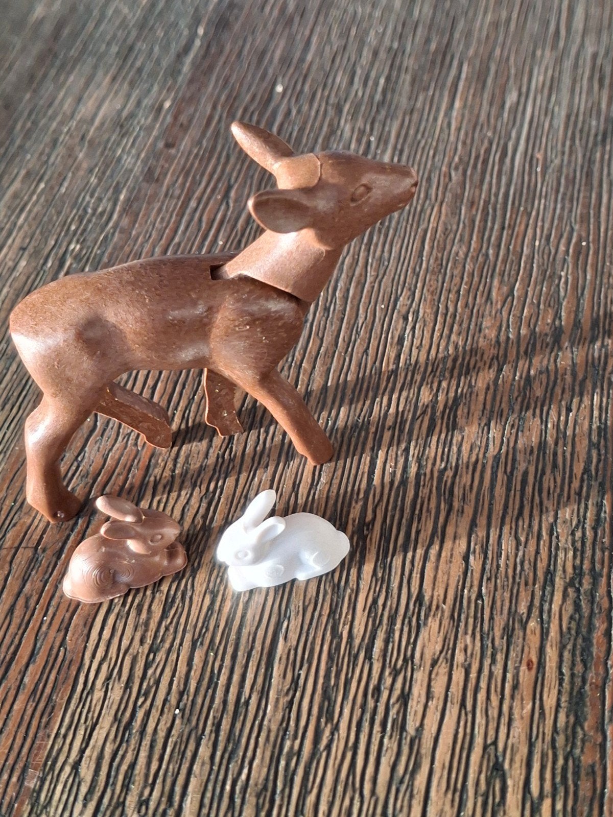 Dierenfiguren: 3 witte hondjes en 2 konijntjes en hertje, Ophalen of Verzenden, Zo goed als nieuw, Jongen of Meisje