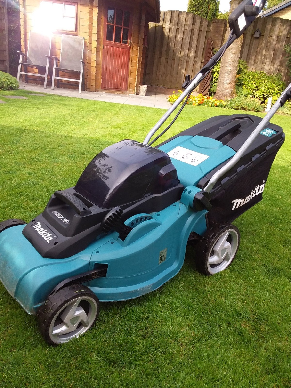 GRASMAAIER  MAKITA  18V  MET OPVANGZAK ZONDER ACCU, Tuin en Terras, Grasmaaiers, Ophalen, Gebruikt, MAKITA. DLM 380, Accu-grasmaaier