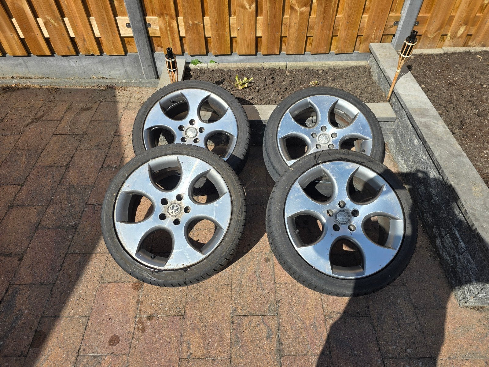 18 inch volkswagen gti velgen (opknappertjes), Auto diversen, Wieldoppen, Ophalen