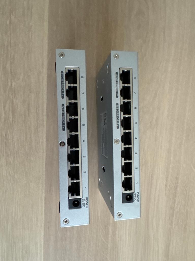 Zyxel GS-108B v3 8-Poorts Gigabit Ethernet Switch (2 stuks), Computers en Software, Netwerk switches, Ophalen of Verzenden, Zo goed als nieuw