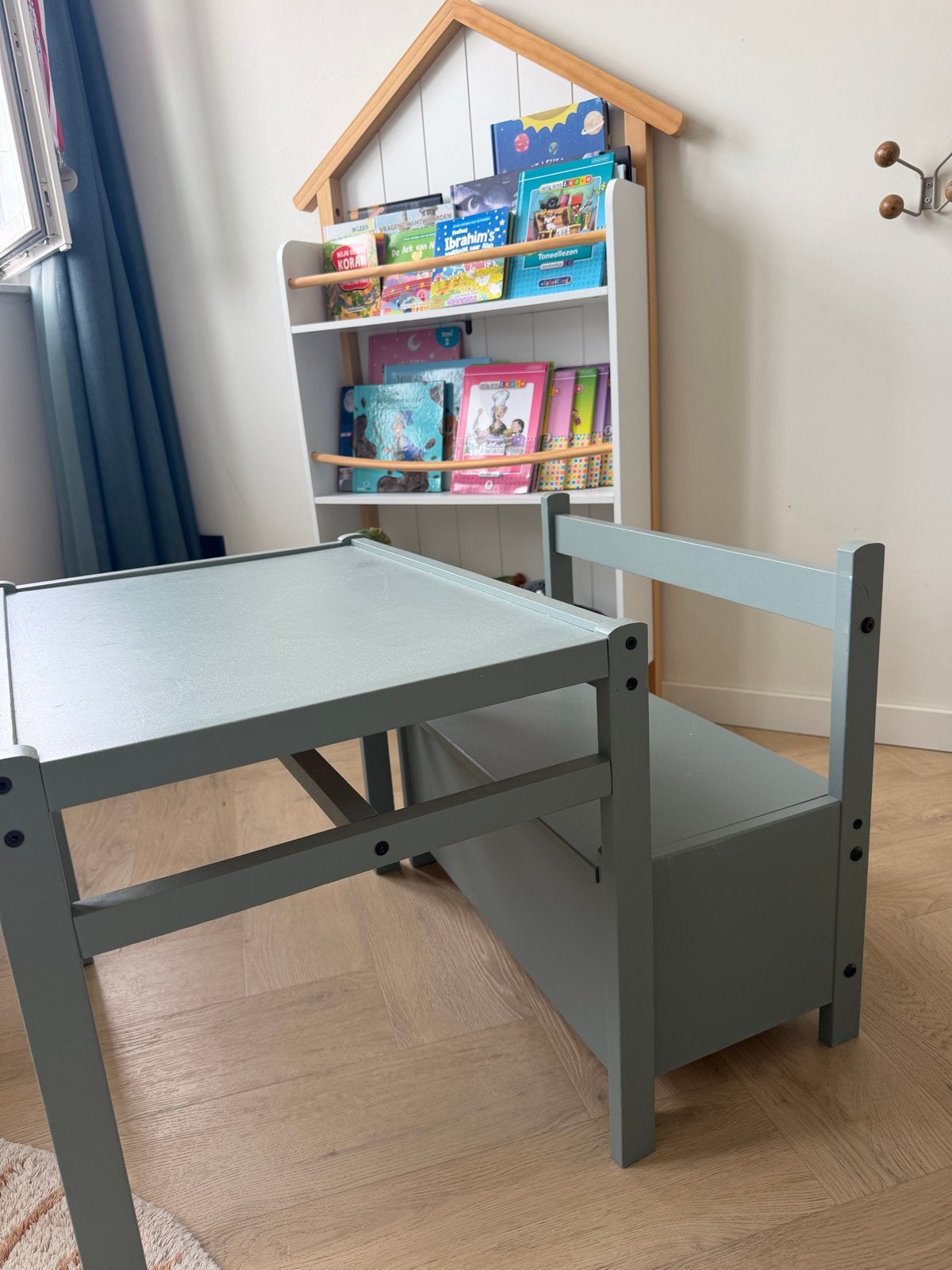 Houten Kinderbureau met bankje - Grijs, Ophalen, Gebruikt, Tafel(s) en Stoel(en)