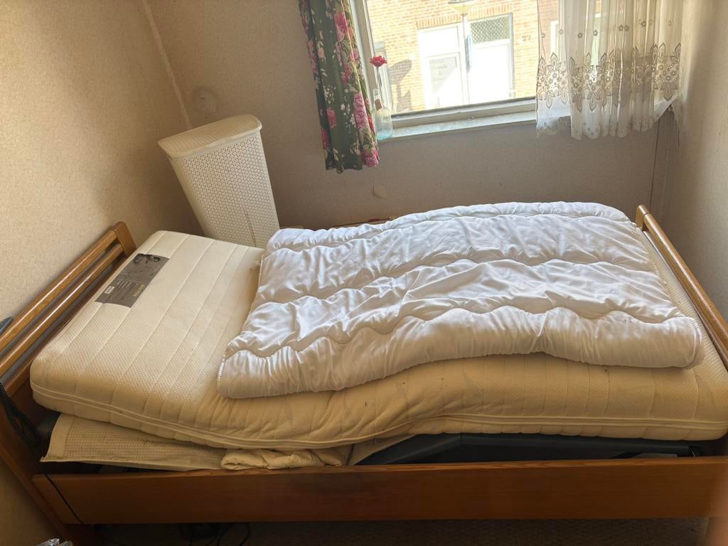 Elektrisch verstelbaar ziekenhuis hoog laag bed, Ophalen of Verzenden, Gebruikt, Eenpersoons