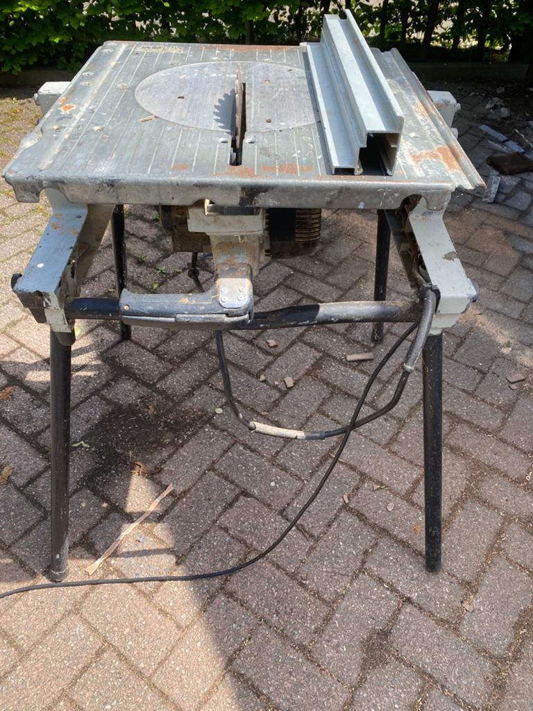Elu zaagtafel/ flipover- Gebruikt maar functioneel, Doe-het-zelf en Verbouw, Ophalen, Zo goed als nieuw, Afkortzaag, 30 tot 70 mm