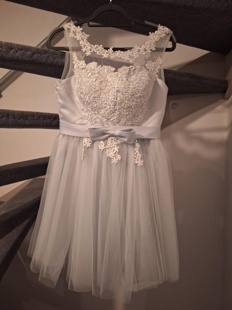 Elegante feestjurk met kant en tule - Maat L, Kleding | Dames, Jurken, Maat 42/44 (L), Ophalen of Verzenden, Zo goed als nieuw