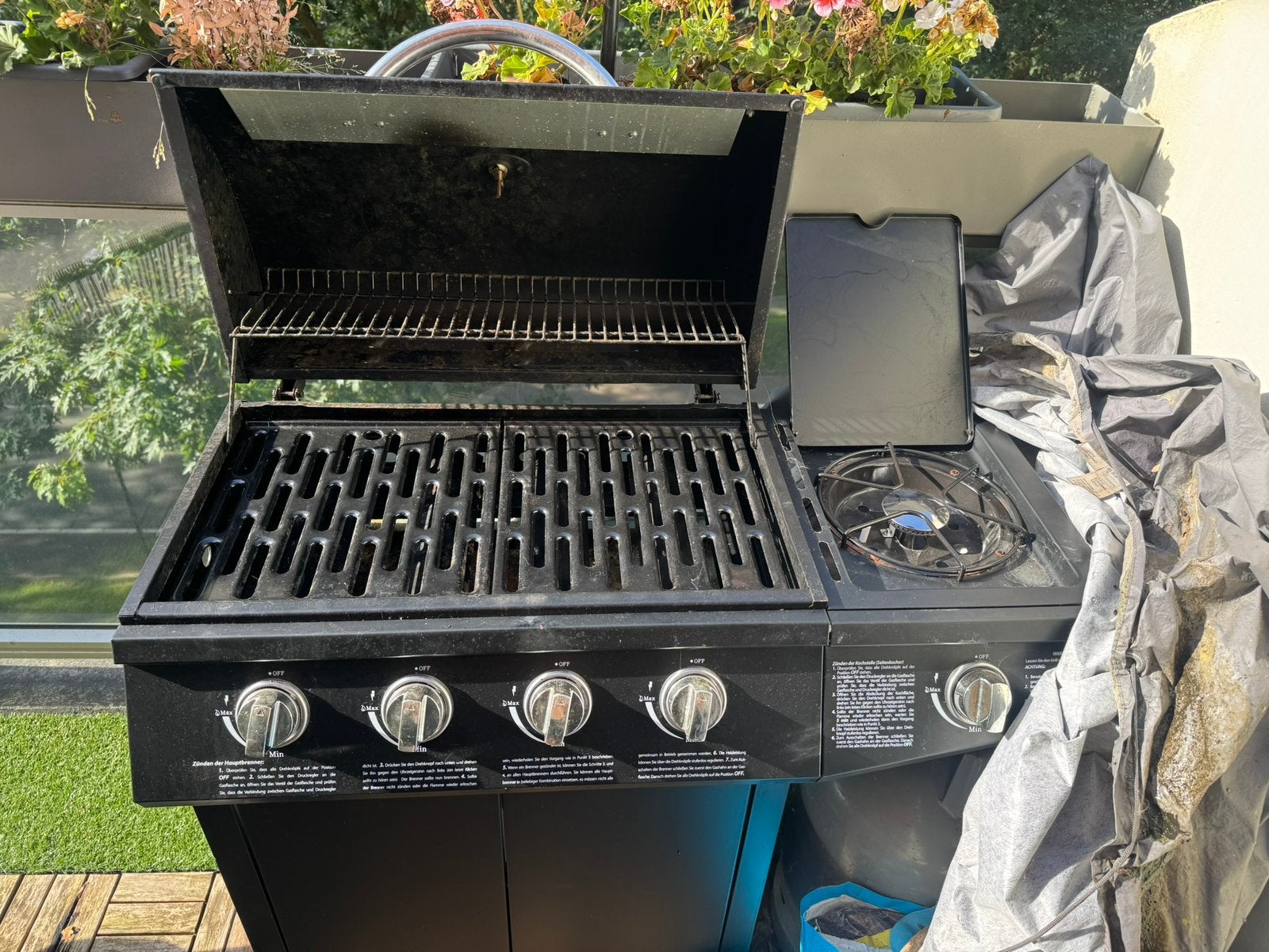 GRATIS AF TE HALEN TAINO Gasbarbecue 4 Branders + Zijbrander, Ophalen, Zo goed als nieuw