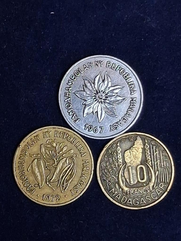 3 verschillende munten Madagascar, Ophalen of Verzenden, Overige landen