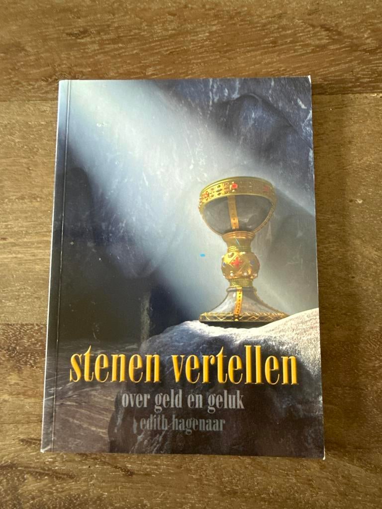 Stenen Vertellen - Edith Hagenaar, Ophalen of Verzenden, Zo goed als nieuw, Spiritualiteit algemeen, Achtergrond en Informatie