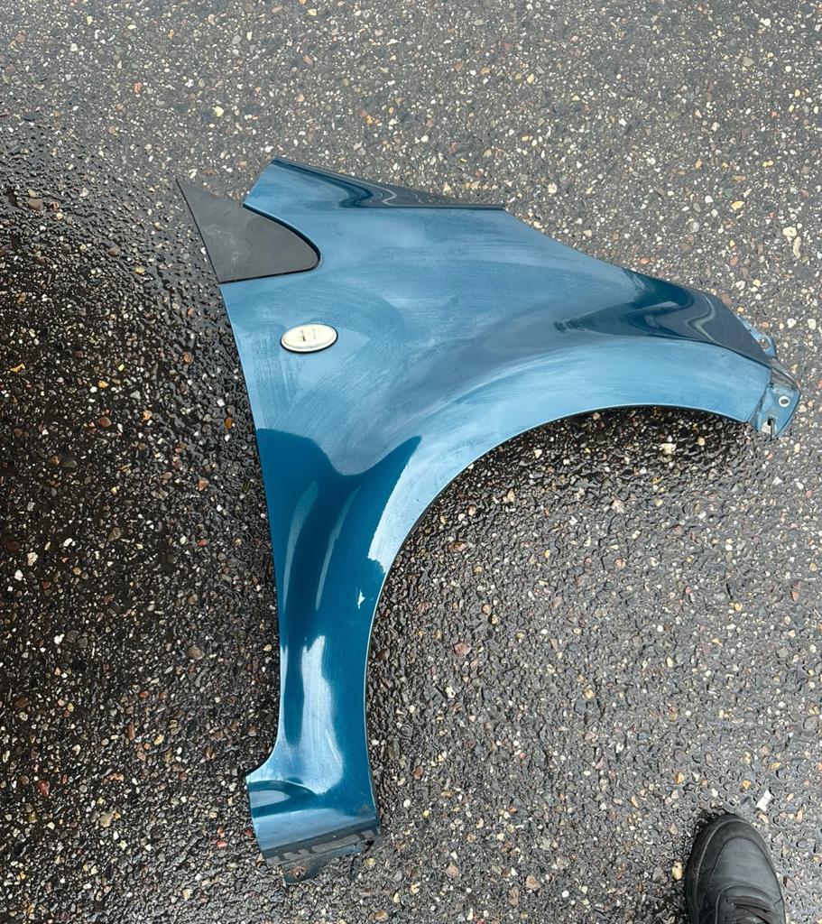 Rechts spatbord voor C1 of Peugeot 107, Auto-onderdelen, Carrosserie en Plaatwerk, Ophalen of Verzenden, Voor, Peugeot, Spatbord