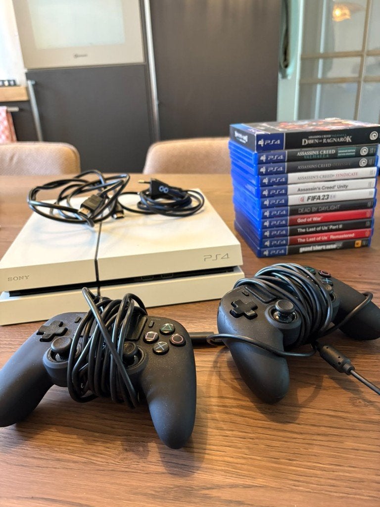 Sony PlayStation 4 Wit 500GB + 2 controllers + 11 games, Spelcomputers en Games, Met 2 controllers, Ophalen of Verzenden, Original