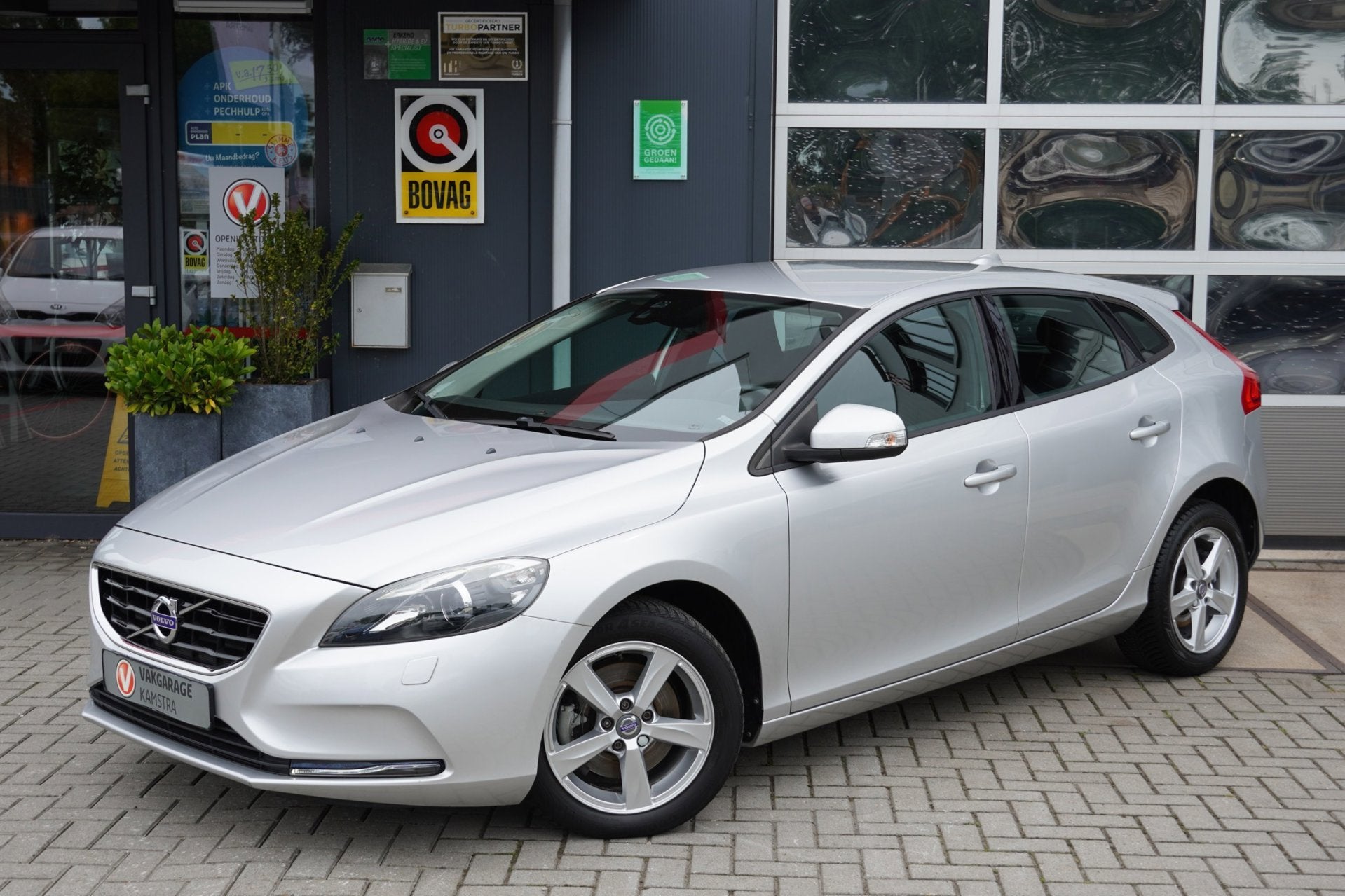 Volvo V40 1.6 T2 120PK Summum Airco/Cruise/PDC/Stoelverw., Auto's, Voorwielaandrijving, Stof, Gebruikt, Zwart