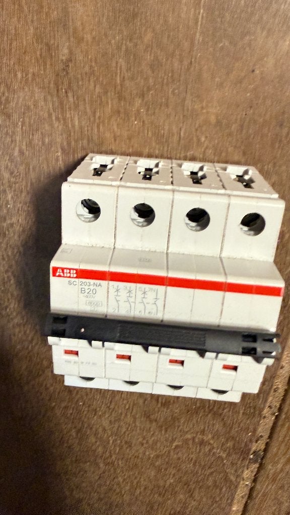 ABB aardlekautomaat B20, Ophalen of Verzenden, Zo goed als nieuw, ABB, Aardlekautomaat