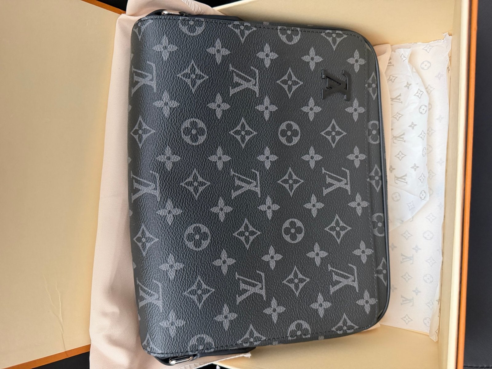 Louis Vuitton District PM Messenger Bag, Zwart, Zo goed als nieuw, Leer, Ophalen