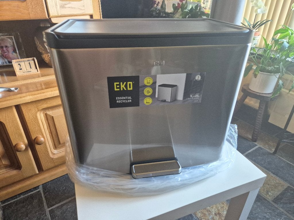 Pedaalemmer / Vuilnisbak (nieuw), Ophalen, Met pedaal, Nieuw, 20 tot 30 liter