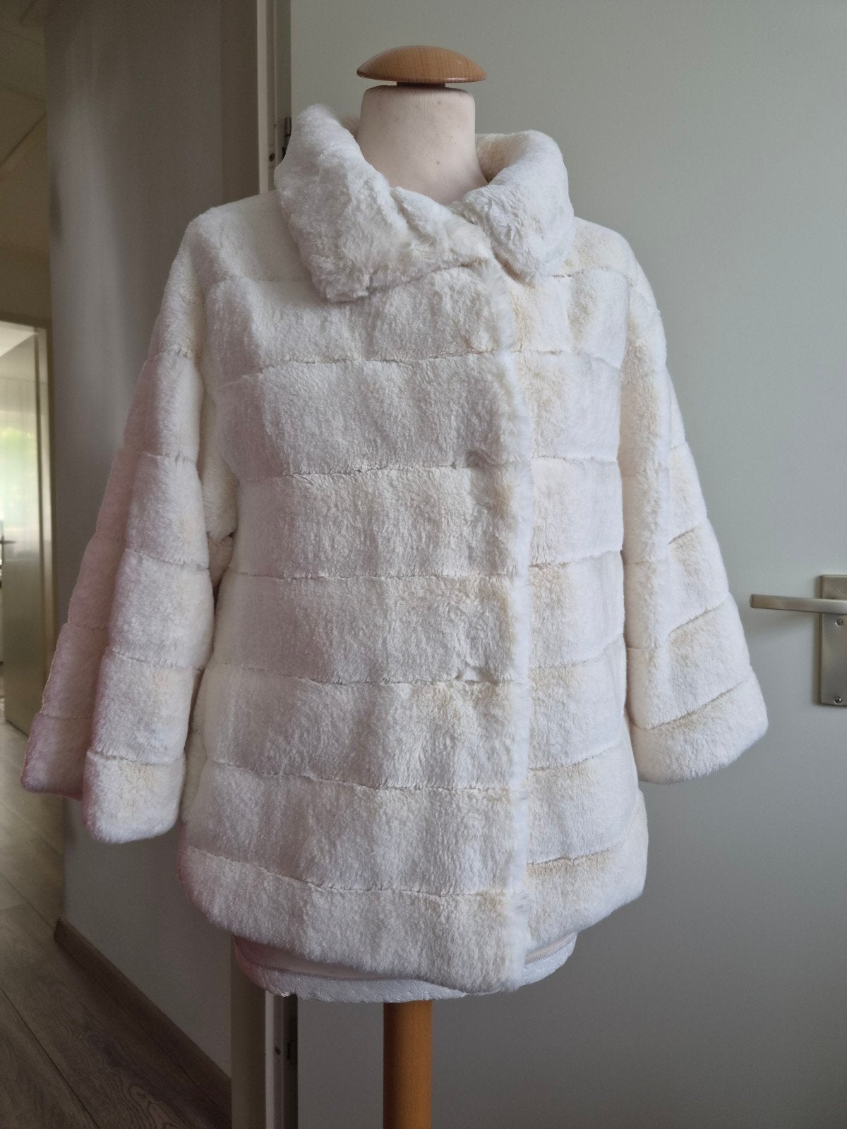 By Dreams Faux Fur Jas, Wit, By Dreams, Ophalen of Verzenden, Zo goed als nieuw