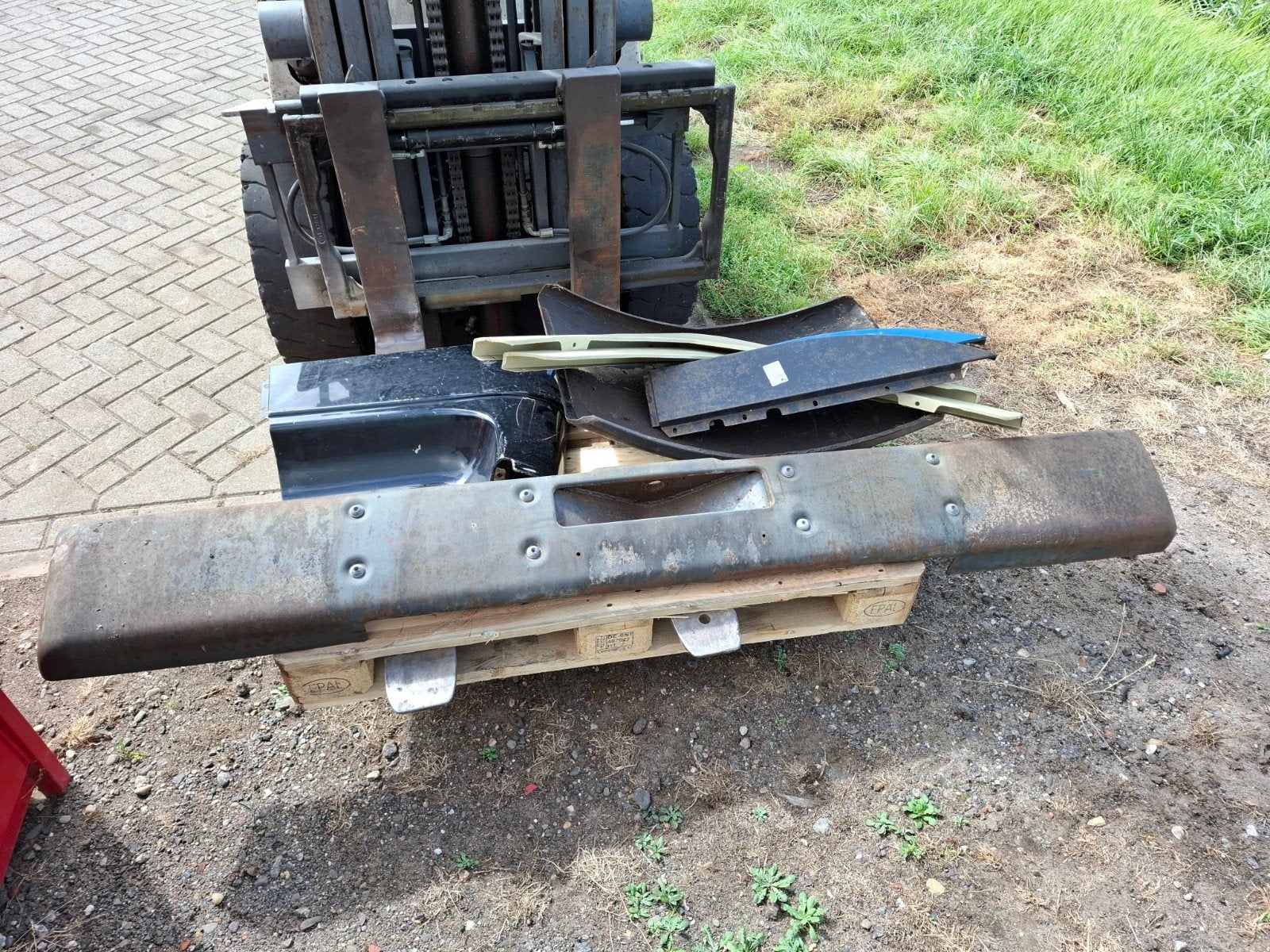 daf 1700 bumper en plaat werk daf 1600, Auto-onderdelen, Vrachtwagen-onderdelen, Ophalen of Verzenden, DAF, Carrosserie en Plaatwerk