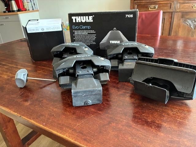 Thule Evo Clamp 7105 voetenset incl. kit 145122, Ophalen, Zo goed als nieuw