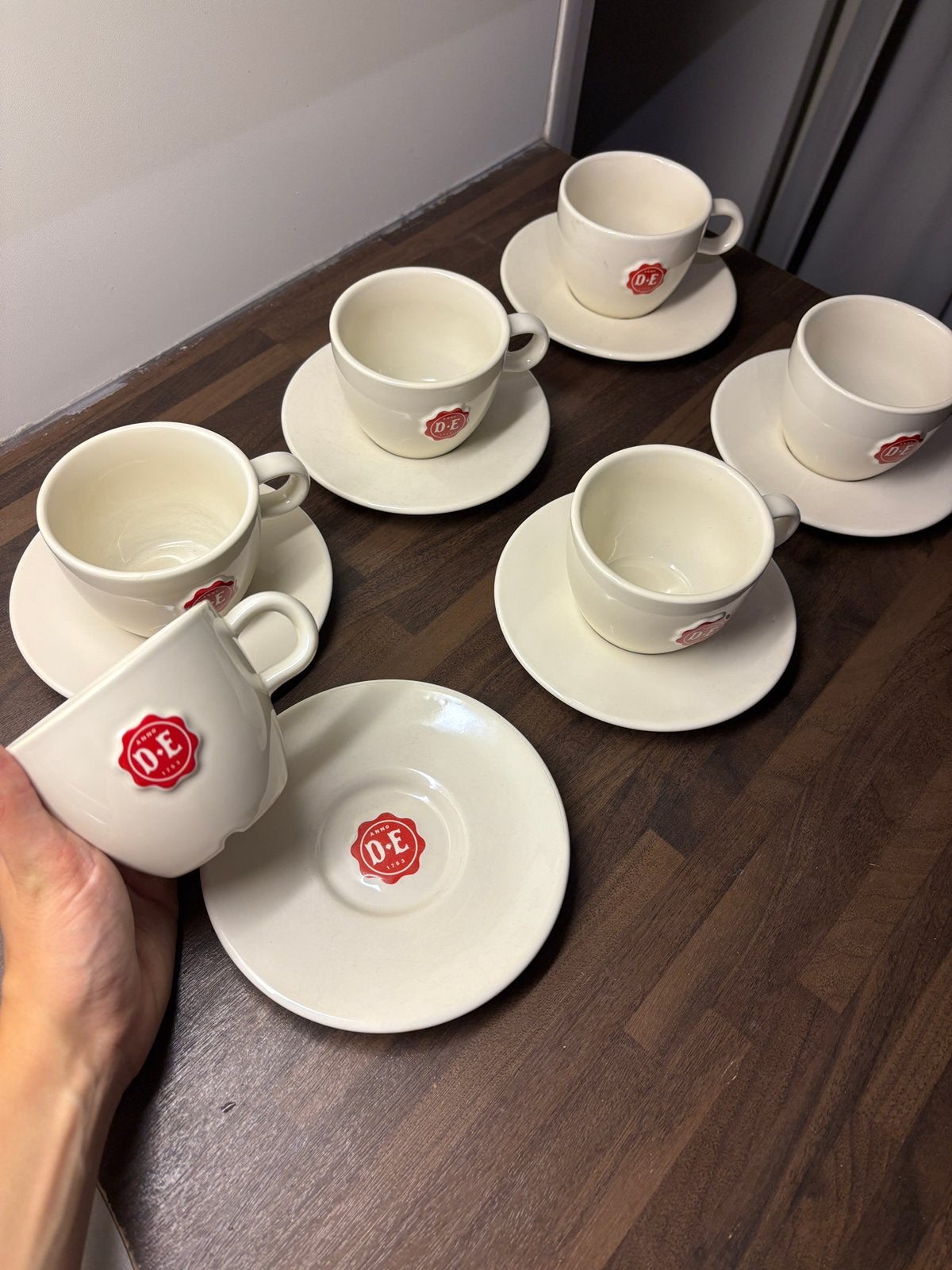 Vintage Douwe Egberts kopjes & schotels, Nikolai Carels, Ophalen