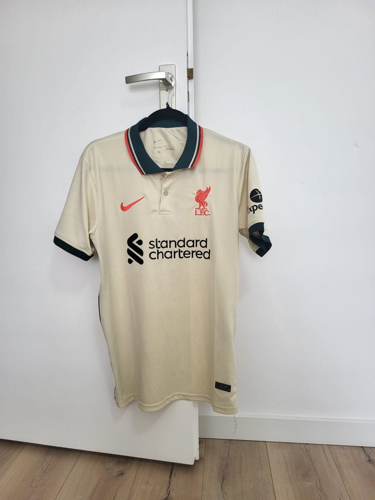 Nike Liverpool FC Uitshirt 2022/2023 - Maat M, Maat 48/50 (M), Beige, Nike, Ophalen of Verzenden