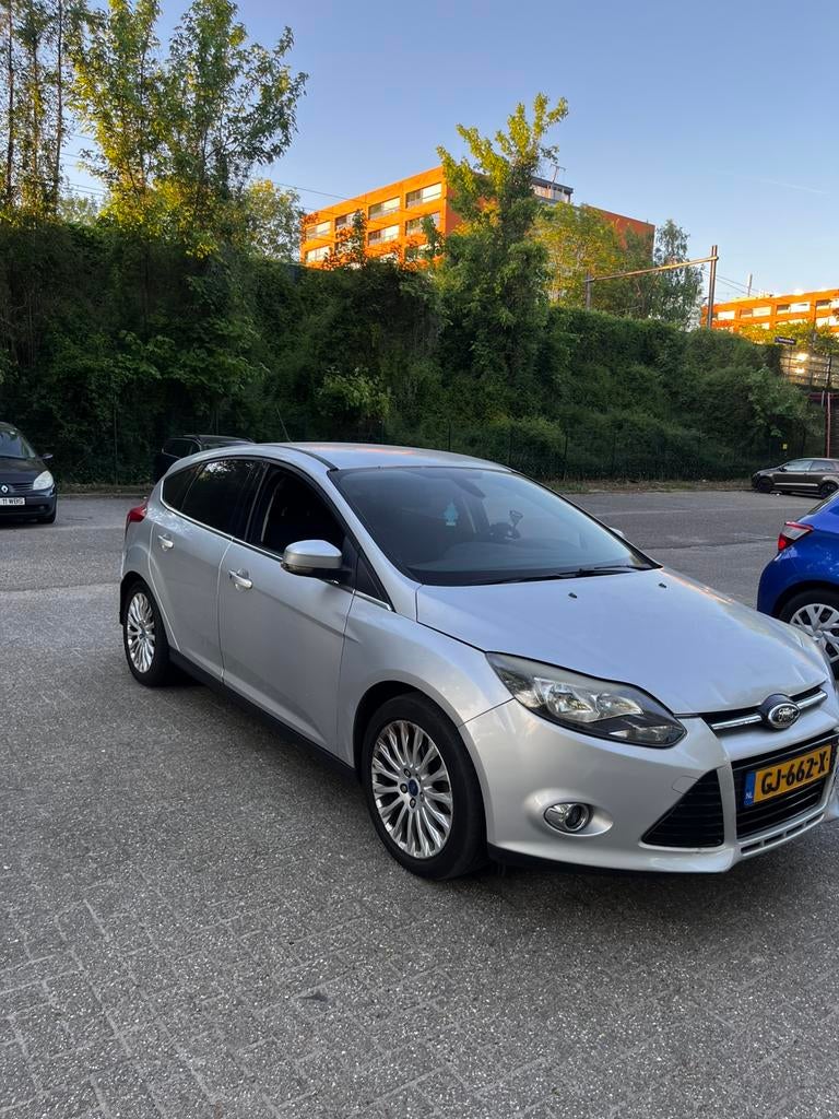 Ford Focus 1.6 Ecoboost Titanium 110KW/150pk 5-D 2012 Grijs, 4 cilinders, 150 pk, Leder en Stof, 665 kg
