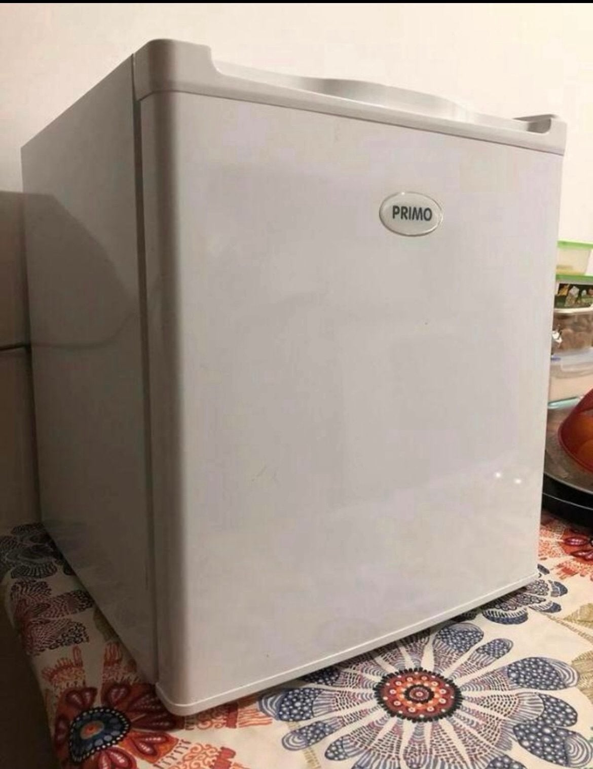 Koelkast,merk PRIMO met vriezer (Z.G.A.N), Ophalen, Met vriesvak, Minder dan 45 cm, Minder dan 85 cm