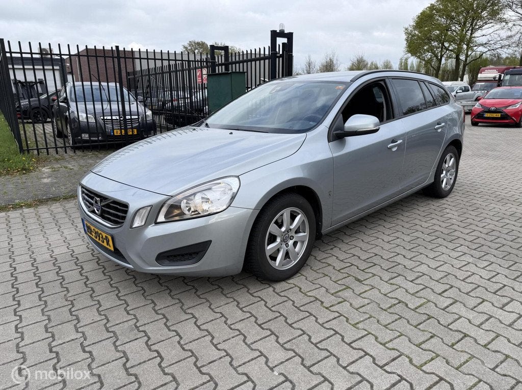 Volvo V60 2.0 D3 goed onderhouden nette auto zeer mooi, Auto's, Volvo, Voorwielaandrijving, Euro 5, 136 pk, Gebruikt