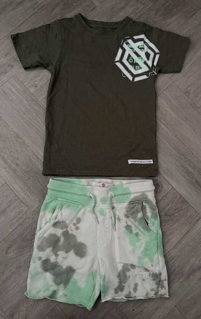 Stoere VINGINO jogging short met shirt maat 110!, Kinderen en Baby's, Kinderkleding | Maat 110, Verzenden, Zo goed als nieuw, Setje