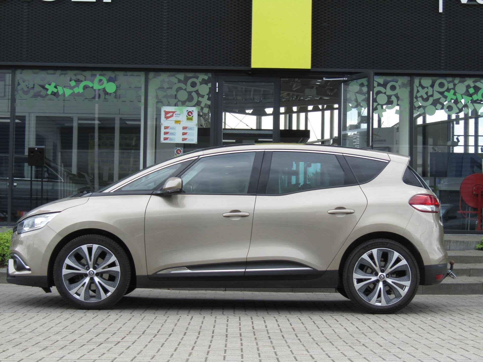 RENAULT Scenic 1.2 Energy TCe 115pk Zen / Panoramadak / Trek, Keurmerk '100% Onderhouden', Stof, Gebruikt, 4 cilinders