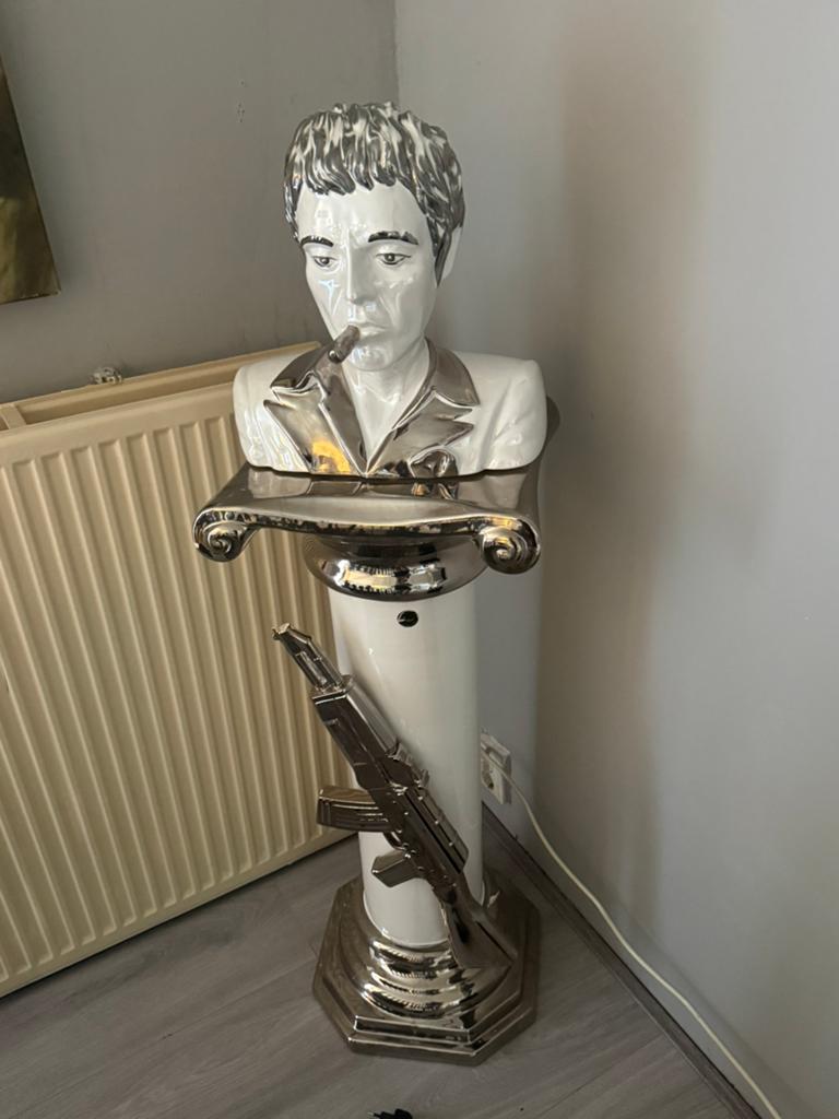 Tony Montana Scarface beeld met geweer, Ophalen