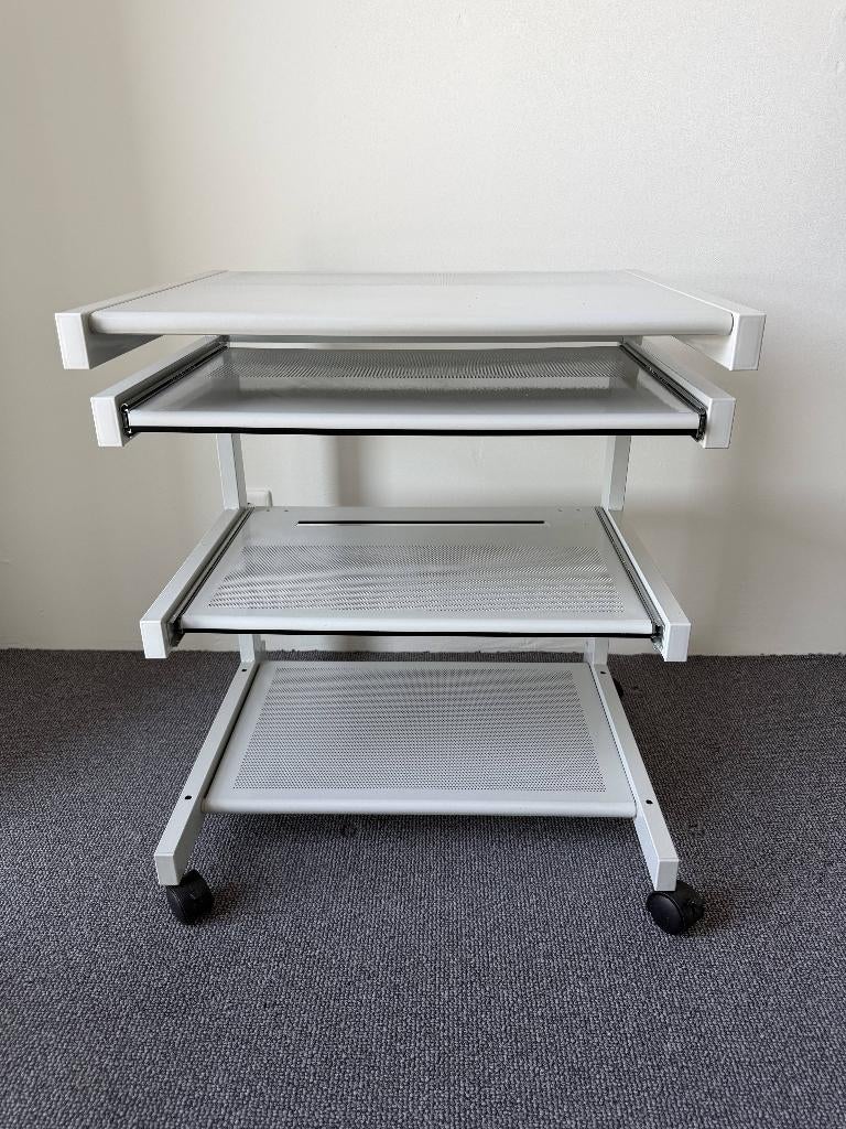 Verrijdbare computer tafel met uitschuifbare plateaus, Huis en Inrichting, Kasten | Computermeubels, Ophalen of Verzenden, ., Metaal