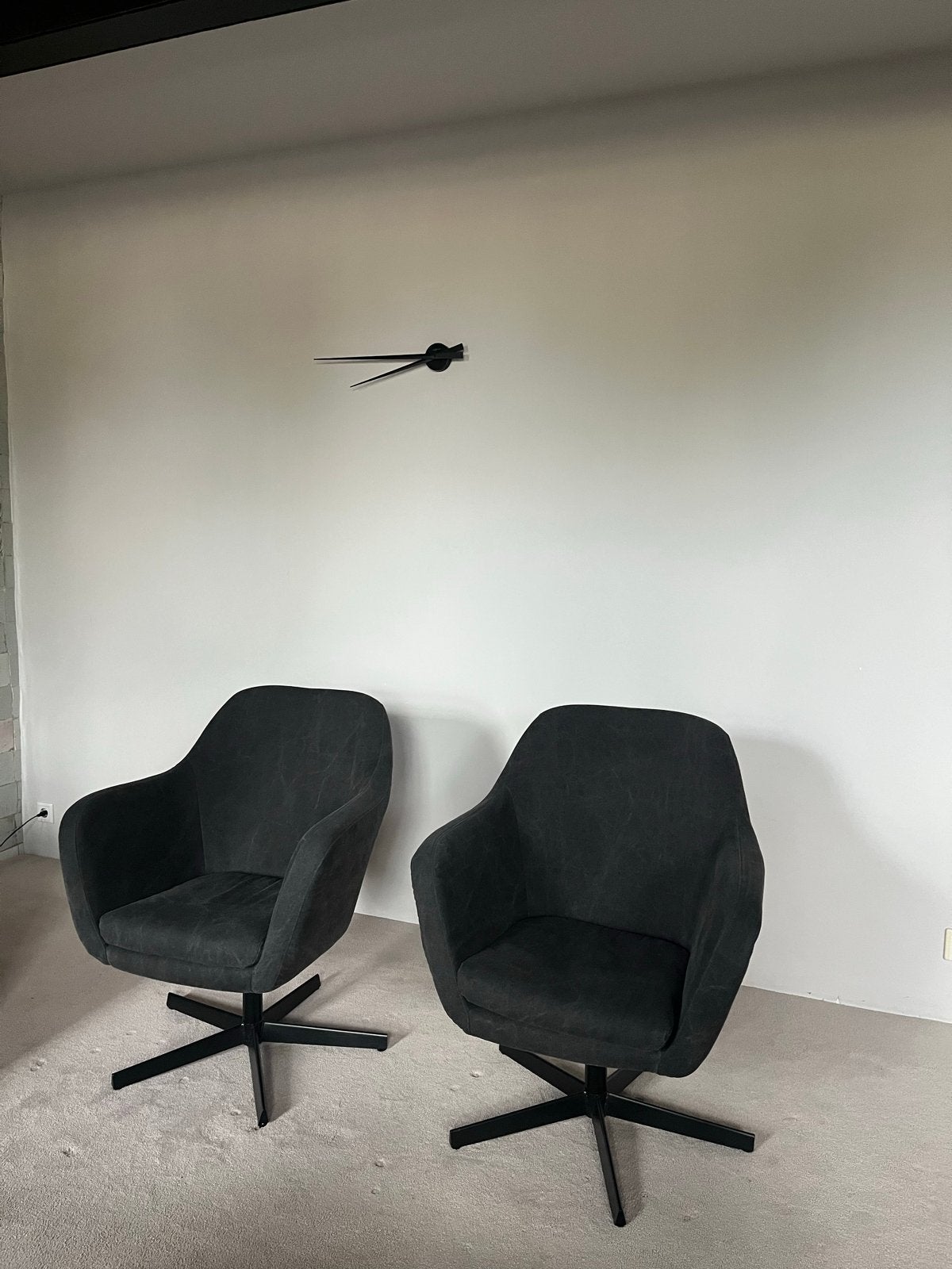 Twee comfortabele draaibare stoelen - Donkergrijs, Ophalen, Twee, Zo goed als nieuw, Stof