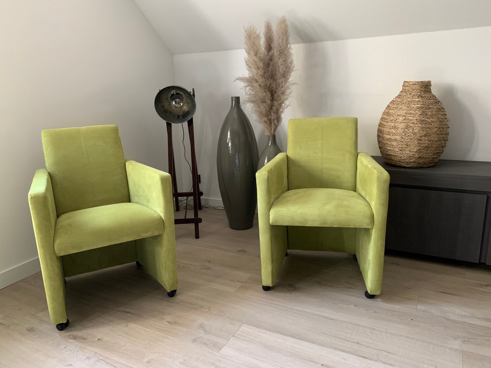 2 Eetkamerarmstoelen, Huis en Inrichting, Ophalen, Gebruikt, Minder dan 75 cm, Stof