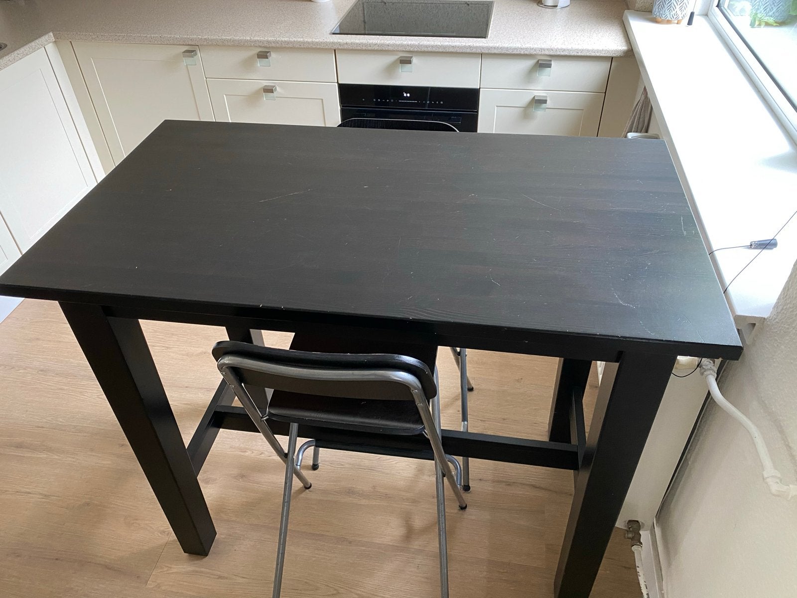 IKEA Bartafel met 2 krukken - Zwart, Gebruikt, Huis en Inrichting, Ophalen, Gebruikt, 100 tot 150 cm, Tot twee personen