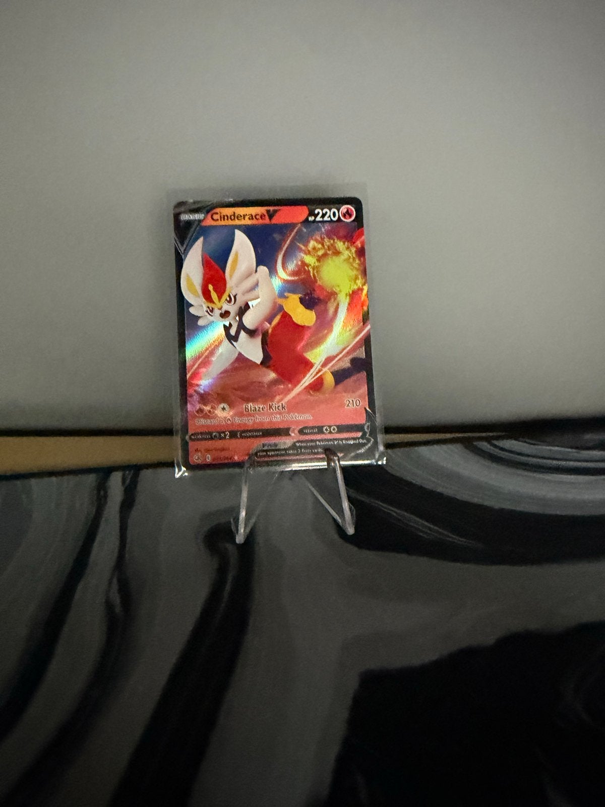 Cinderace V Pokémon Kaart - Zo goed als nieuw, Ophalen of Verzenden, Zo goed als nieuw, Losse kaart, Foil