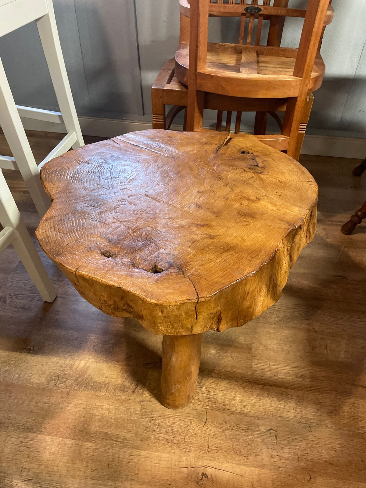 Unieke houten bijzettafel - boomstam design, Ophalen